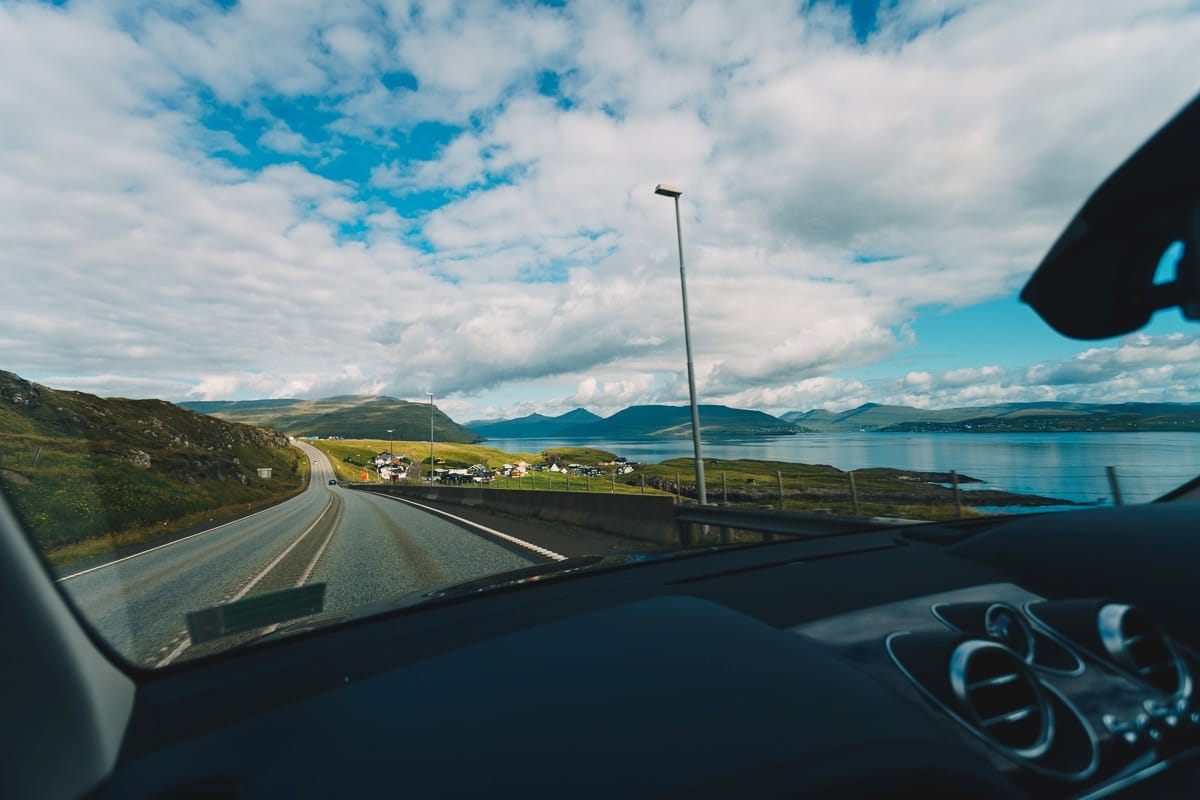 Bentley Bentayga V8: Faroe Islands