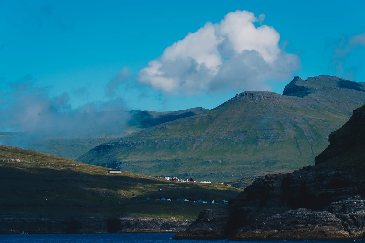 Bentley Bentayga V8: Faroe Islands