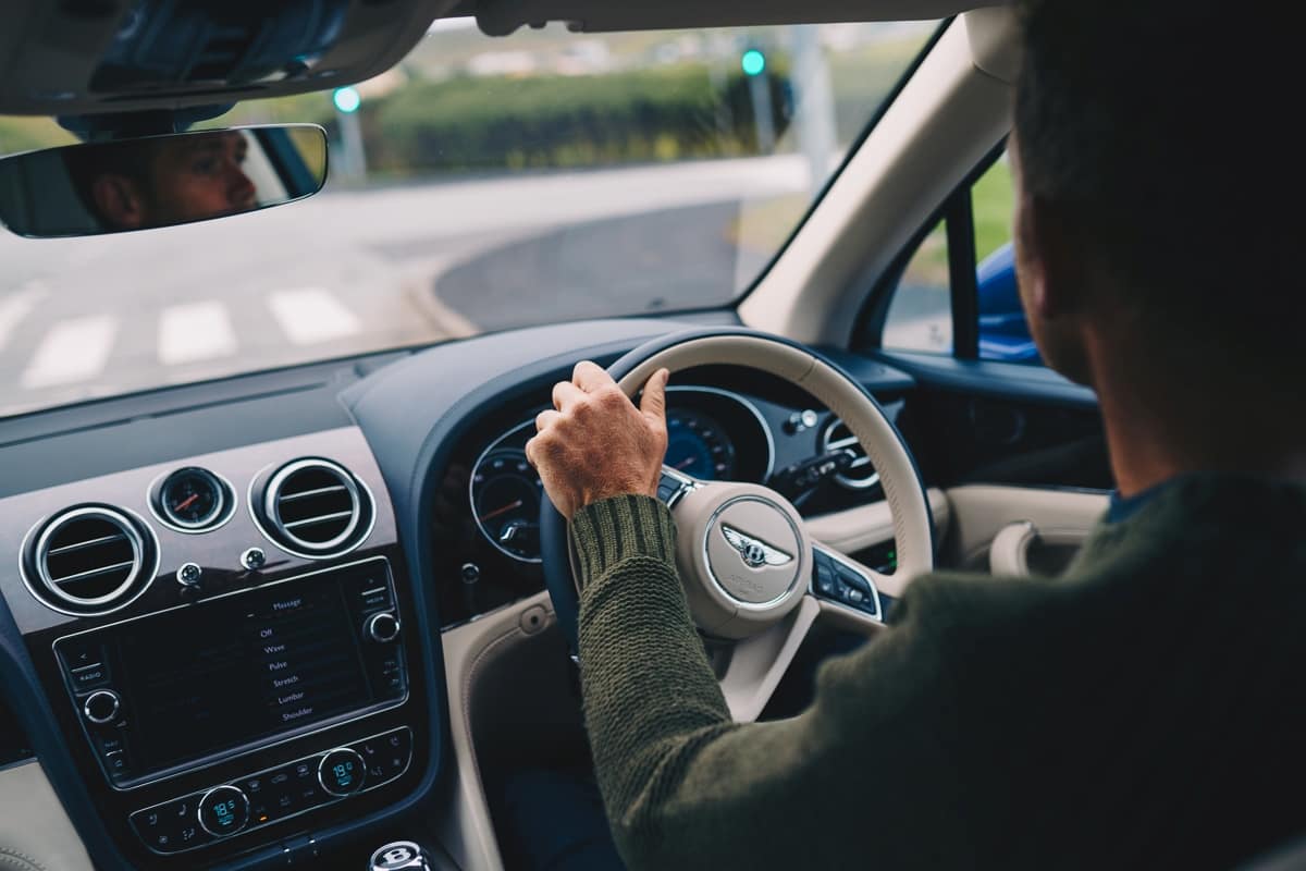 Bentley Bentayga V8: Faroe Islands