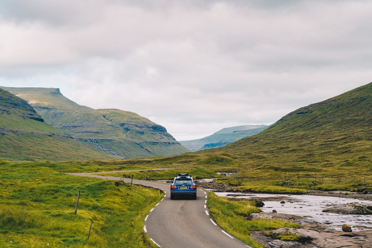 Bentley Bentayga V8: Faroe Islands