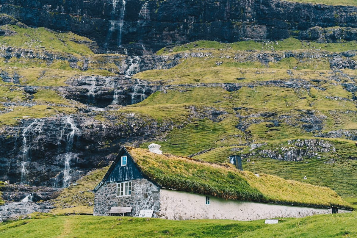 Bentley Bentayga V8: Faroe Islands