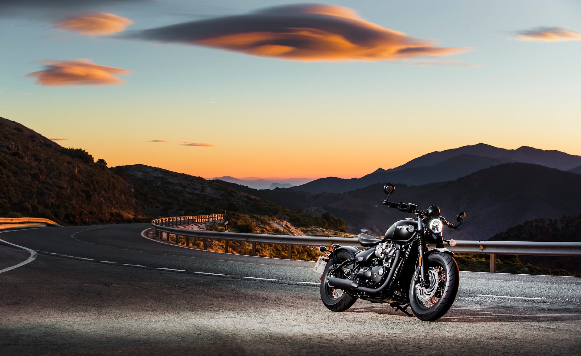Triumph Bonneville Bobber Black