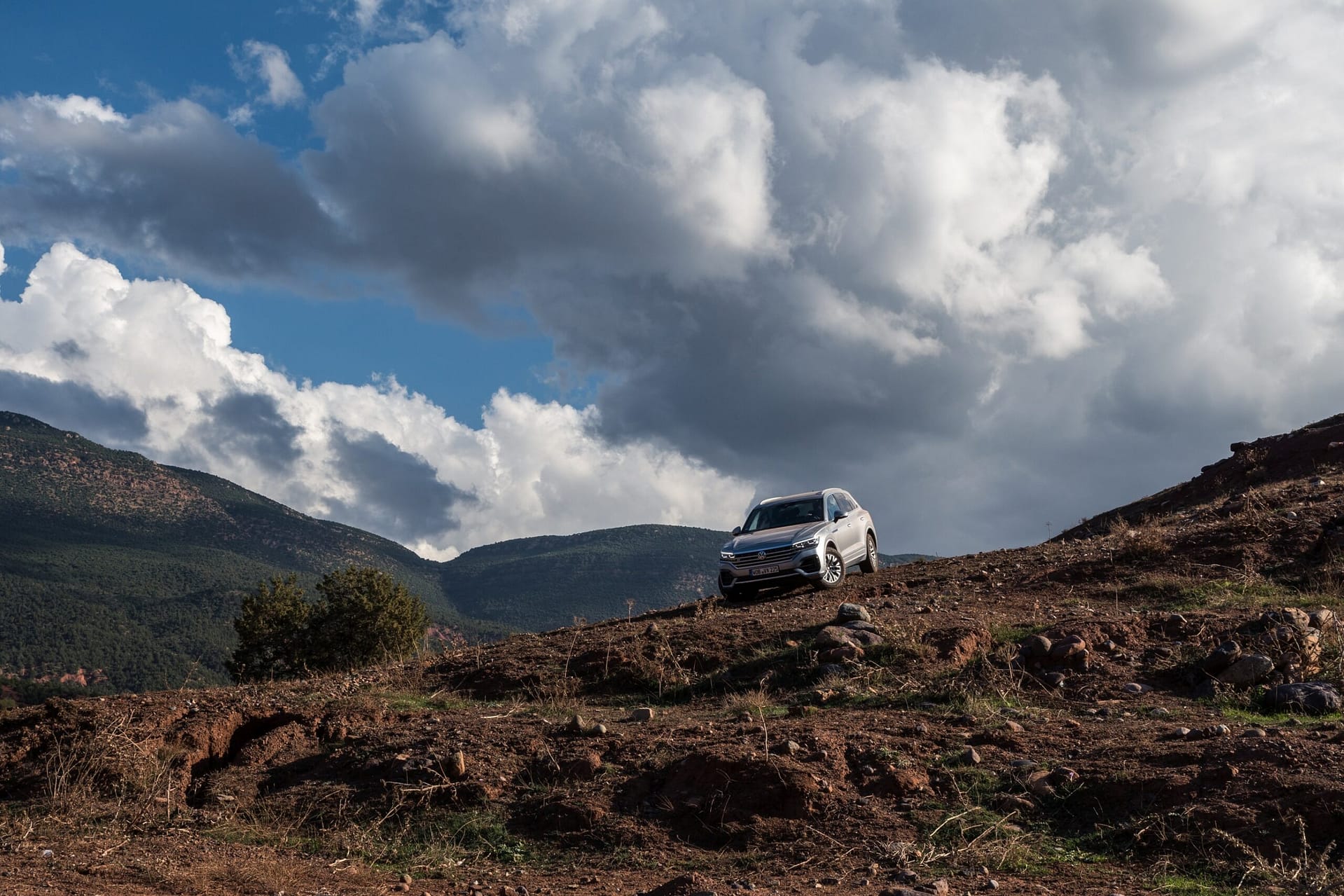 Moving Mountains: The VW Touareg tackles Morocco